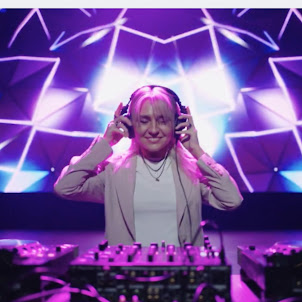 Dj B